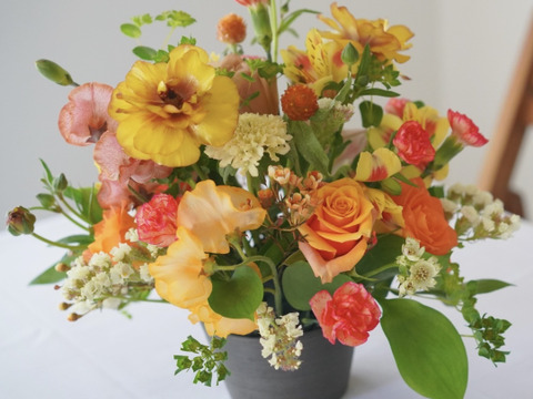 バラのアレンジメント 〜季節の草花を添えて〜