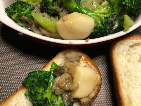 【200円引き‼️買うなら今✨】青森にんにく大玉1キロ🧄（さらに、青森りんごジュース1本おまけ🍎）