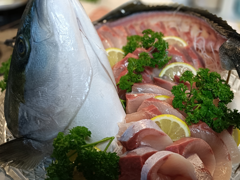 【贅沢ﾊﾟｯｸ】ブリヒラ1尾＆ウマヅラハギ3尾セット/箱