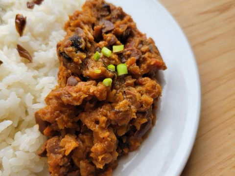 【メール便】メンマときくらげが主役のキーマカレー４袋セット