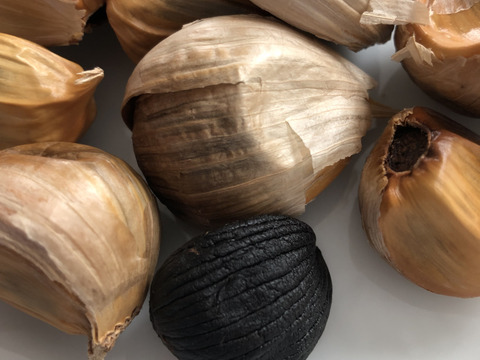 まるでスイーツ‼️青森産黒にんにく『黒玉王』300g（バラ）とろあま〜🩷
