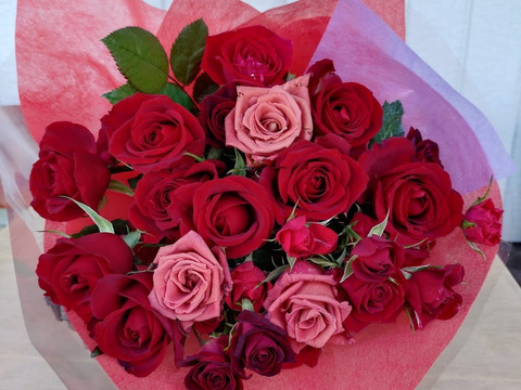 情熱的な赤系！天使のバラ🄬ミニブーケ(20本程)