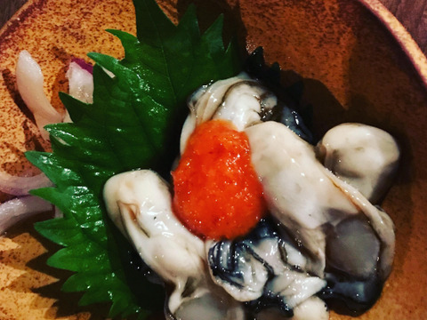 牡蠣好き歓喜の30%増量中！三重県産 殻付き 浦村かき M～Lサイズ 30個入り（約3.3kg前後）（3～6人前）【生牡蠣】【生食用】貝類 海鮮 バーベキューに BBQ お歳暮 母の日ギフト