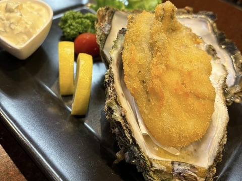 《日間賀島産》三河湾、今が旬‼️
天然岩牡蠣【身入りMAX】
超特大サイズ　濃厚な旨味、海のミルク、2Kg2.3個入　素潜り漁採取個体！