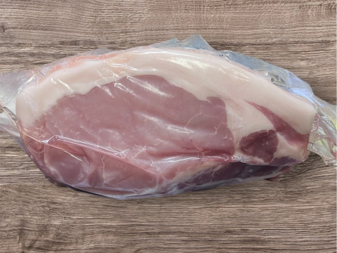 『ジューシー冷蔵商品！！』冷凍品よりお買い得価格！！ローストポークやステーキなどの色々な料理にブロック肉！　
ロース　（900g）※冷蔵品※