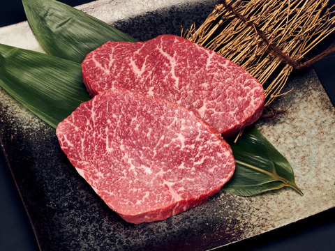 【冬ギフト】赤身モモステーキ 約200g×3枚 肉々しい味わい！和牛オリンピック日本一の農場からお届け