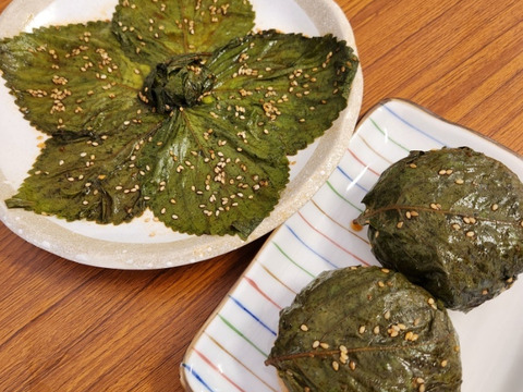 【訳あり】えごま葉の醤油漬け300g×1個とキムチ漬け300g×1個（ご自宅で召し上がってみませんか）