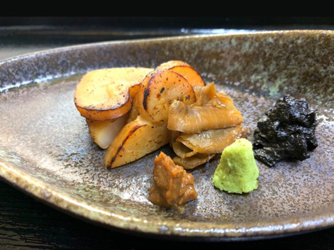日間賀島産❗️《貝が旬》
（旨味抜群）『平貝‼︎』8枚‼︎下処理をして、特大貝柱、紐、玉を分けて真空で送ります！
《今が旬の高級貝特売❗️》