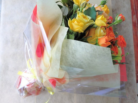 【父の日ギフト】元気なビタミンカラーイエローオレンジ系！天使のバラ🄬ミニブーケ(20本程)