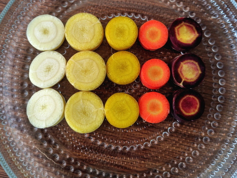 カフェごはん♪ カラフルにんじん700g (6本前後)【葉なし・土付き】