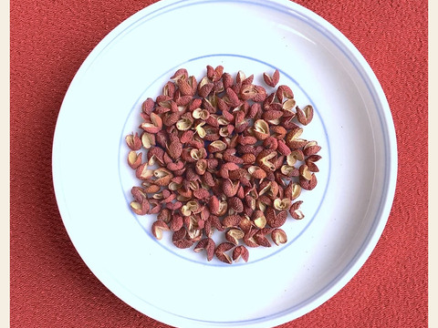 新発売‼️京都.美山産 極上の香りと痺れ !赤山椒 コンパクトサイズ"美山のルビー"ミル容器入と詰替用のセット