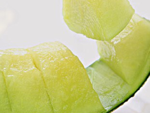 夏限定！高級メロン《リムジン》　　1.7 kg × 2 玉
糖度が高く、みずみずしい果肉がとろけるような食感！
贈り物やご自宅用にぴったりの大人気🍈メロン🍈