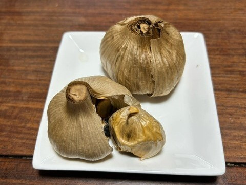 無添加・農薬不使用 ホワイト六片の『熟成黒にんにく』3個入り【岐阜県郡上市産】