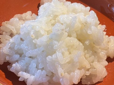 【超特栽❣️新米】きぬむすめ白米。ツヤと白さの“色白美人”、甘味と粘りのきれいな大粒‼️《超》特別栽培令和7年産能勢天神米“米王女👸”《2kg真空パック》保存クリップ付。