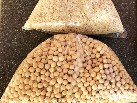おうちでお味噌作りませんか？こうじ味噌手作りキット2ｋｇ用　天然塩＆国産大豆＆米麹使用