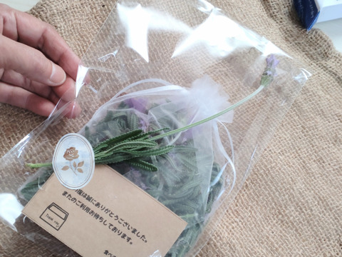 ラベンダー サシェ🌿ラベンダーデンタータのセミドライ（生葉に近いです）葉と花をオーガンジーの袋に詰めました🌿１袋分のお届け🌿ハーブ🌿ポプリなどに☆自然栽培🏣ゆうパック