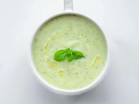 【野菜が美味ければポタージュも美味い！】ミントが香る、きゅうりと塩麹のギリシャ風冷製ポタージュ