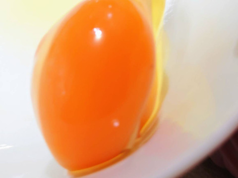 出荷日当日の朝採り新鮮お届け致します☆　平飼い濃厚卵
純国産赤鶏あずさ:岡崎おうはん各15個計30個割れ保証付