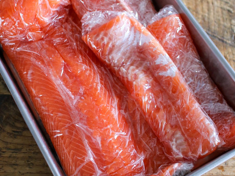 おうちでサーモン解体ショー渓流サーモン一本約1.７~2.0kg