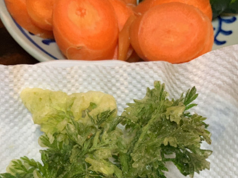 固定種の葉つき人参1.4kg位、農薬化学肥料除草剤不使用