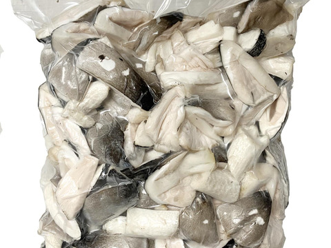 ちょっと開いたものをひと口サイズにカットしたふくろ茸（500g）