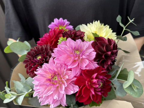 日光園藝おすすめダリアと花瓶のセット
(ラッピングの色ピンクベージュ)