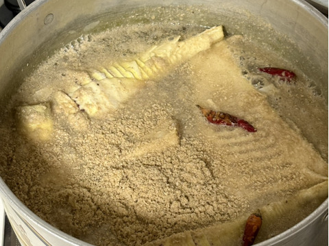 [送料500円引]筍 たけのこ3kg 糠と唐辛子・木の芽付