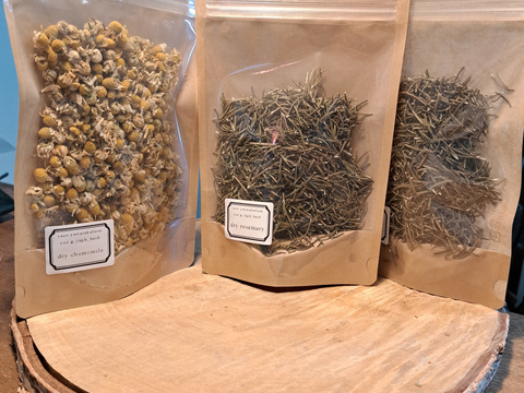 香り豊かなドライカモミール18g×1p、ドライローズマリー20g×2p