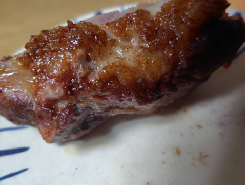 豚カルピ肉　自家配合飼料と放牧飼育で育った個人生産豚肉　年間4頭から5頭出荷の小さな牧場　　約８５０g　真空パック　冷凍