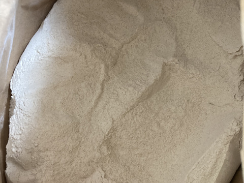 【北海道十勝産　自然乾燥全粒粉♡】数量限定！
昔ながらの天日乾燥は超希少！
小麦粉ゆめちから（強力粉）　１ｋｇ

手作りパンやスィーツ、パスタ等にオススメ♡