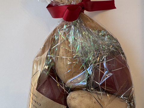 今話題！！希少な新品種のサツマイモ「きみまろこ」と「べにはるか」の食べ比べセット！贈答用に、ご挨拶に、手土産に！
きみまろこは上品な甘さでしっとり
べにはるかは濃厚な甘さとねっとり