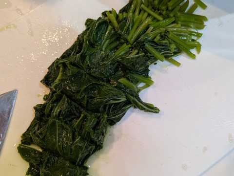 さつまいもの葉付きのツル🌿皮むき不用で便利☆約15cmほどの長さの茎葉、30本分☆小さく、柔らかめのさつまいもの葉と短く細いツル🌿そのまま茹でておひたしに🌿自然栽培☆メール便📩発送
