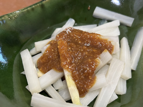 春の訪れ！ウド(300〜400g)。まずはこれから！お試し商品。