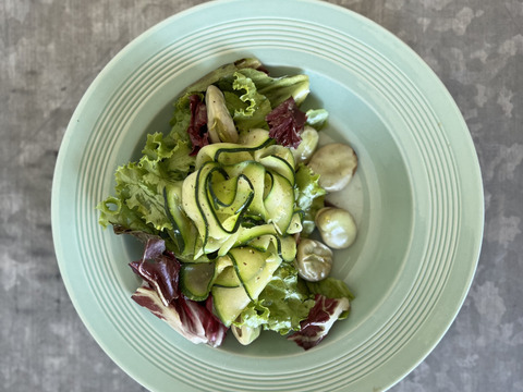 オーガニックズッキーニ 🥒1 kg と平飼い有精卵 20個のセット🥚
Organic Zucchi & Eggs【有機JAS認証取得】