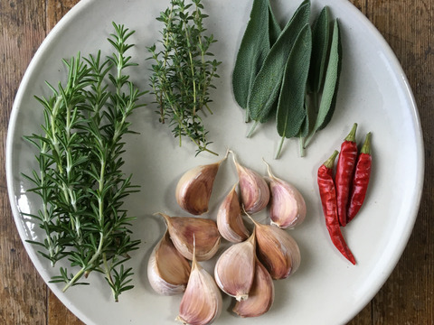 【手作りで楽しい！】３種のハーブを使った自家製ガーリックハーブオイルセット