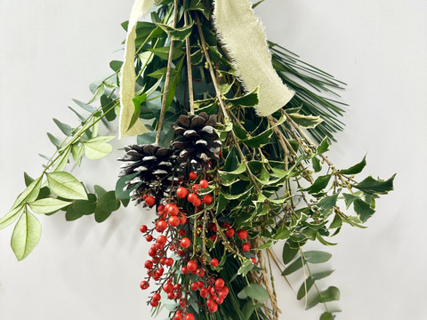 【クリスマス&正月用スワッグ】クリスマスからお正月まで長く楽しめる“和モダンスワッグ”季節をつなぐナチュラルスワッグ。縁起の良い素材が運気を整え、家に幸せを呼び込みます。後は吊るすだけ！