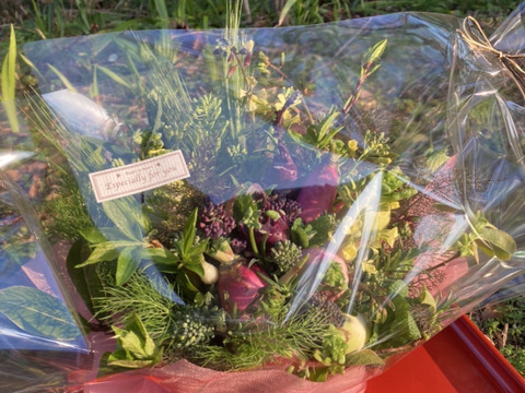 【期間限定】【春ギフト】花と野菜をミックスした ブーケ かごタイプ【カラフルなミニ野菜】【お誕生日】【開店祝い】【周年祝い】【お供え】
