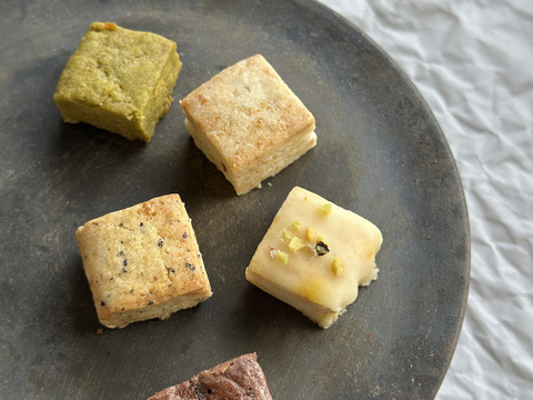 ミニブーケ付き【母の日ギフト】佐賀の恵をひとくちで。柑橘香るひとくちスコーン詰め合わせ（5種類）