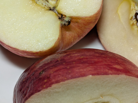 りんご　サンふじ　約６８％農薬カット　20-23個　約6キロ　小玉多め　天然冷蔵庫で冬越したもの。シワシワ有りで、かなり鮮度落ちてます。