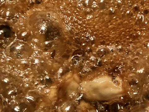 三重県産 浦村かきの佃煮（わかめの茎入り） 100ｇ入り 4パック 贈り物としても喜んでいただけますよ♪
 牡蠣 カキ OYSTER ご飯のお供に 佃煮 お茶漬け お酒のアテにも おつまみ【冬ギフト】