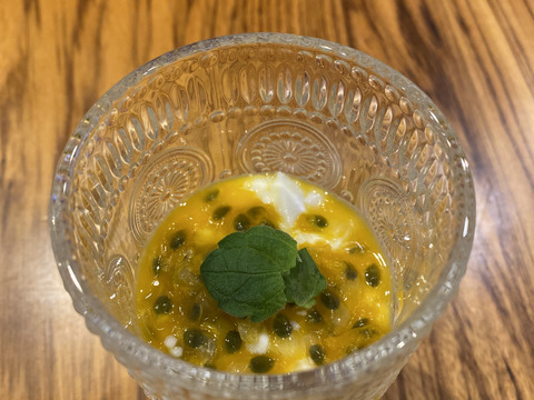 鹿児島南薩坊津のパッションフルーツ
約1キロ(12〜15個程度)家庭用