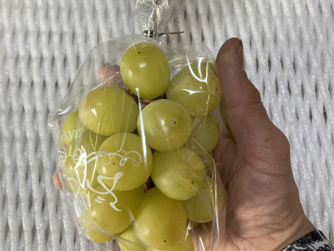 葡萄「シャインマスカット」　300g   4房入り　2箱セット