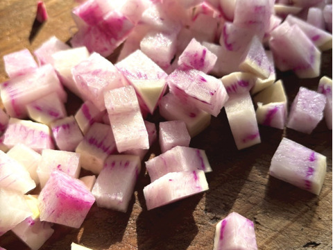 《美しい紫色の甘みのある美味しい大根》【京都美山産】もみじ大根【1本 1KG前後】