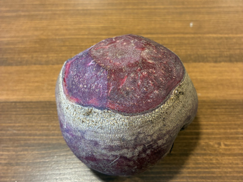 【たっぷり2.5kg】濃厚な甘みのデトロイト種 生ビーツ約10個（葉根カット済）ボルシチやサラダ、スムージーに！［クール便］
