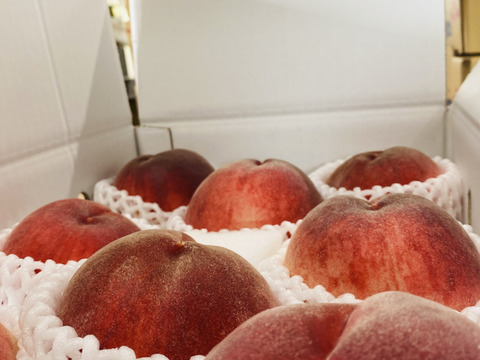 【先行予約★人気の一品！】旬の採れたて桃★２kg (4〜8玉)★朝どれ当日発送  2025年７月上旬より順次発送！山梨県笛吹市産　沖縄県 北海道注文不可