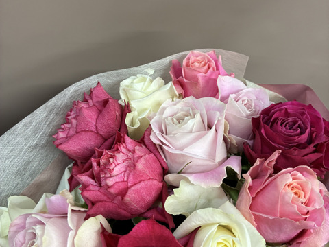 フラワーバレンタインにも　想いを伝える バラの花束（ピンク）