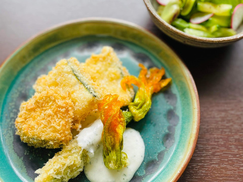 オーガニックズッキーニ 🥒1 kg と平飼い有精卵 20個のセット🥚
Organic Zucchi & Eggs【有機JAS認証取得】