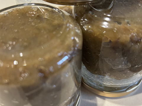 梅ジャム。栽培期間中農薬不使用梅で作った梅酒の実です。甘酸っぱい！150g入り。