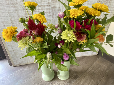 クール便、人気あり【仏花１対】故人を偲ぶ、やさしい彩りのブーケを花農家直送にてお届け！夏に強い花（田舎の風景）シリーズ！プレゼントOK!