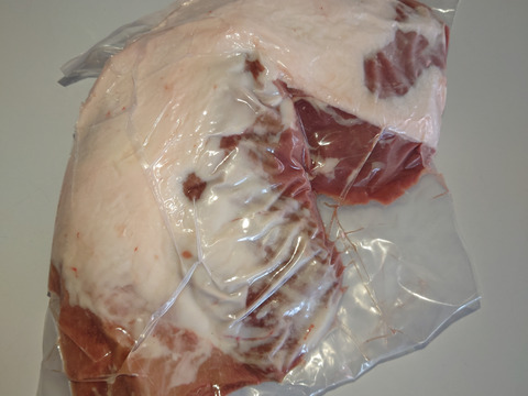 エゾシカのランイチ外モモ（シキンボ付き）1ブロック　2200g